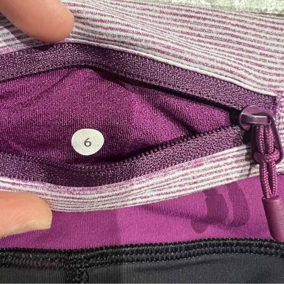 Lululemon Women's 6 Capri Length Athletic Leggings Black and Purple **FLAWED** - Picture 8 of 8